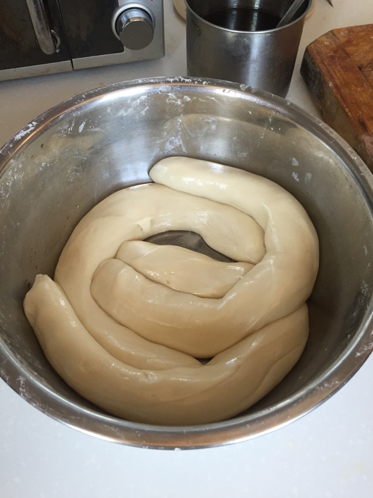  p data-id="gnxap99glg">辣子肉拌面是新疆的一种面食,采用新疆原