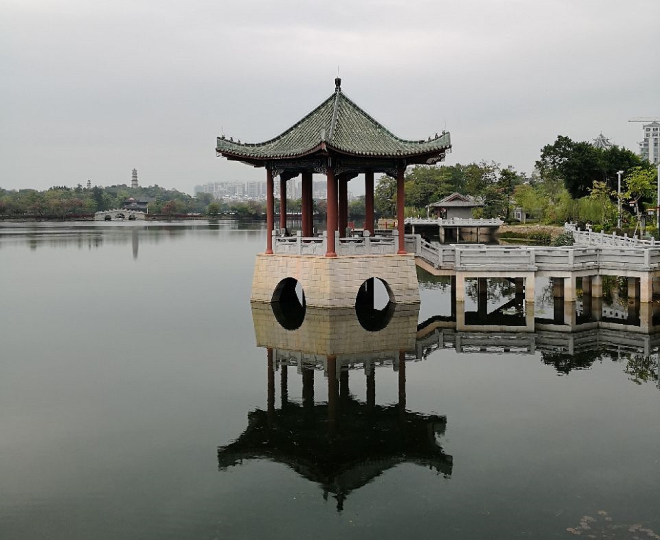  p>惠州西湖国家风景名胜区地处 a target="_blank" href="/item/广东