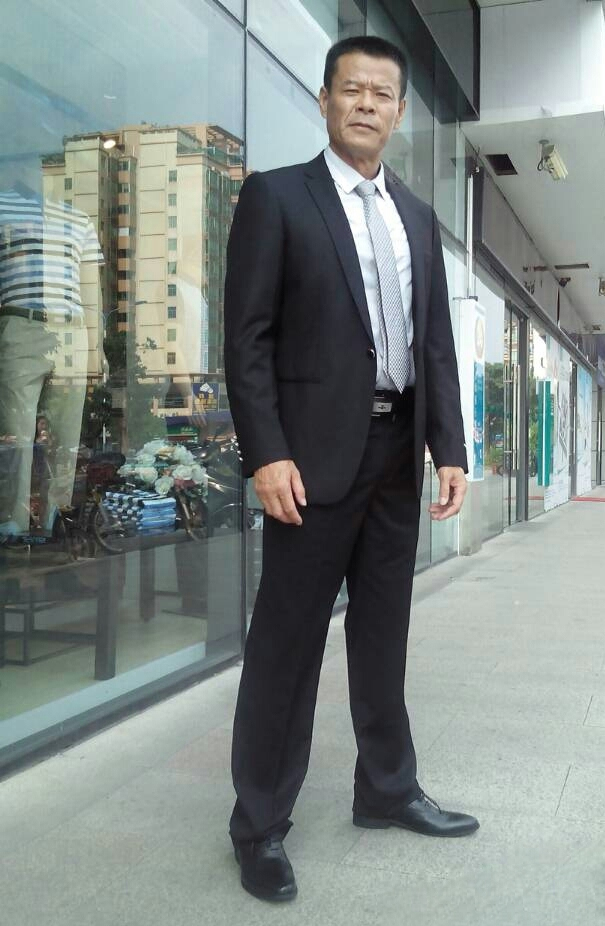  p>黄品沅,原名黄若萌,1964年出生于四川省乐山市,中国内地影视男演员