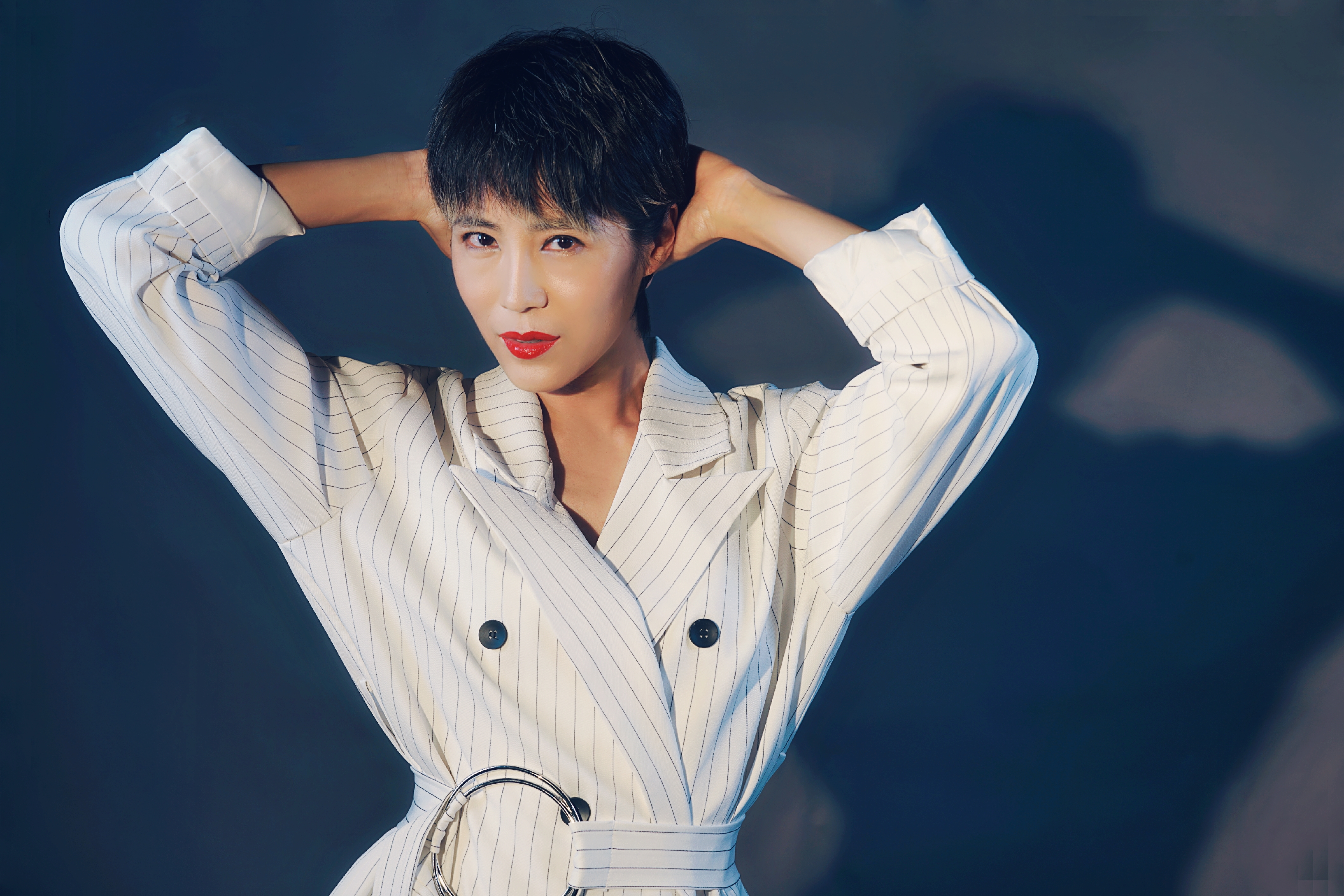  p data-id="go0d5oke33">景珂( i>原名梁镜珂 /i>),毕业于北京电影