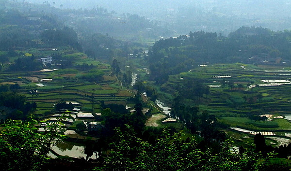 铁佛镇地处川东北低山区,位于 a target="_blank" href="/item/通江县