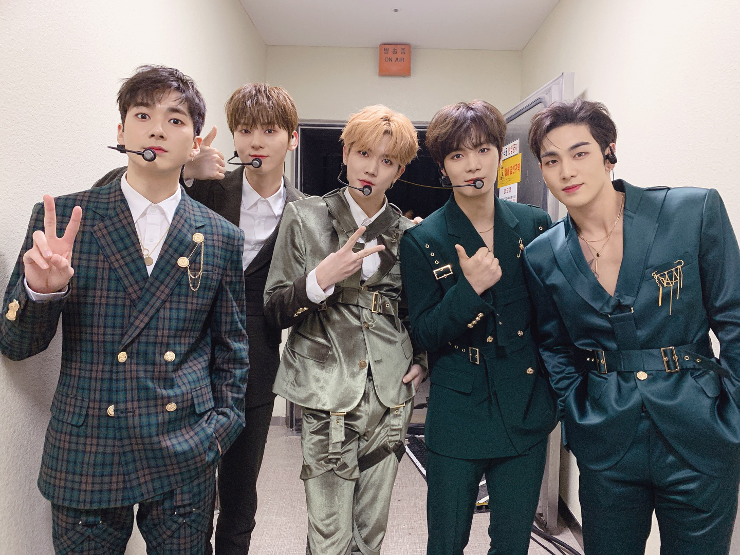  p>nuest(            ),是韩国 a href="#">pledis entertainment 