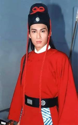 p>甄志强,绰号"小强",出生于中国香港,是一名香港模特,演员.