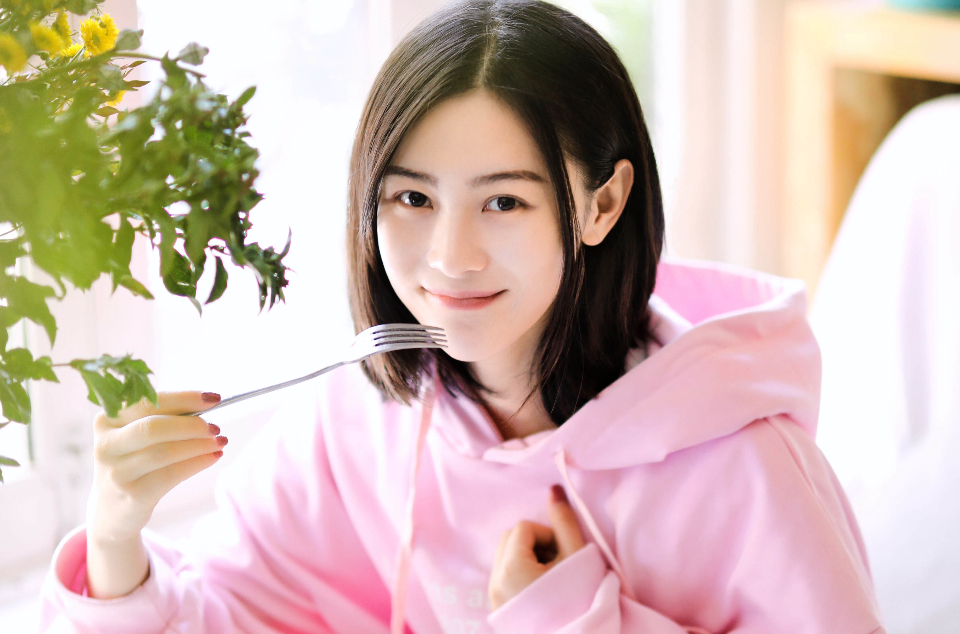  p>张维娜,原名张娜,1990年6月22日出生于湖北省武汉市,中国内地女