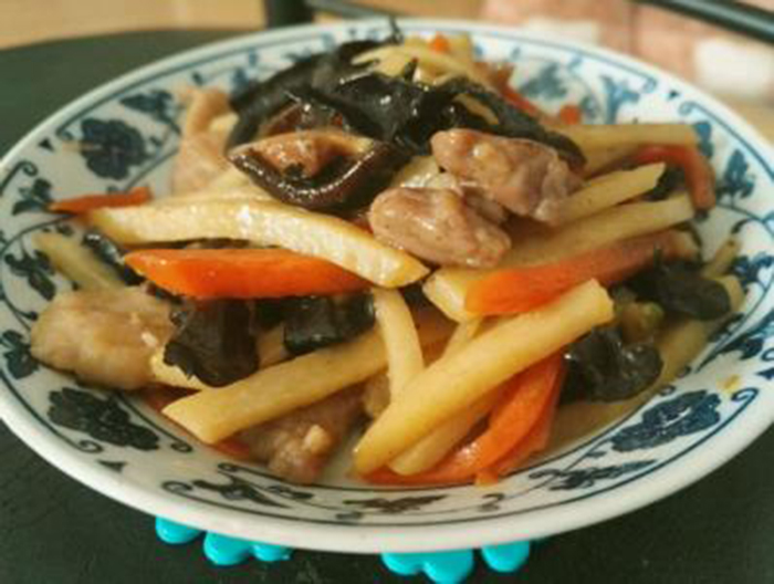 香菇炒土豆条
