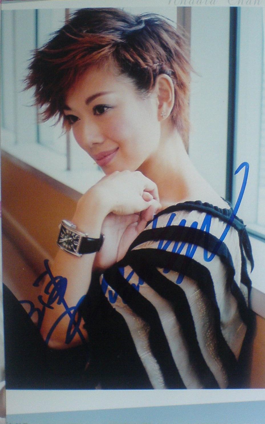  p>陈松伶,1971年1月21日出生于中国香港,中国香港影视歌三栖女艺人.