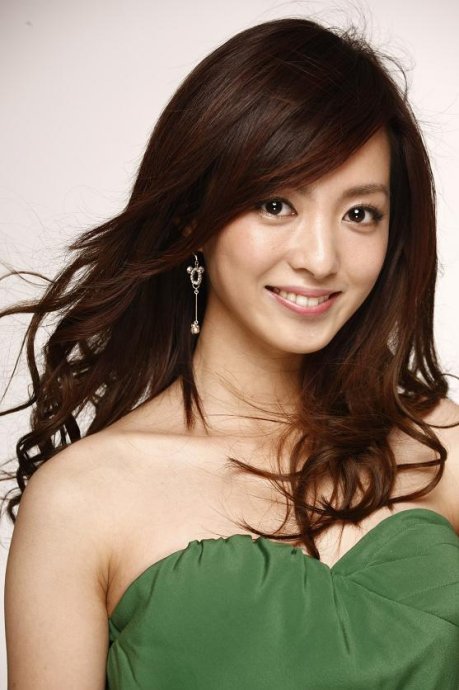  p data-id="gnwja3m121">李蜜,籍贯福建,中国传媒大学播音主持专业