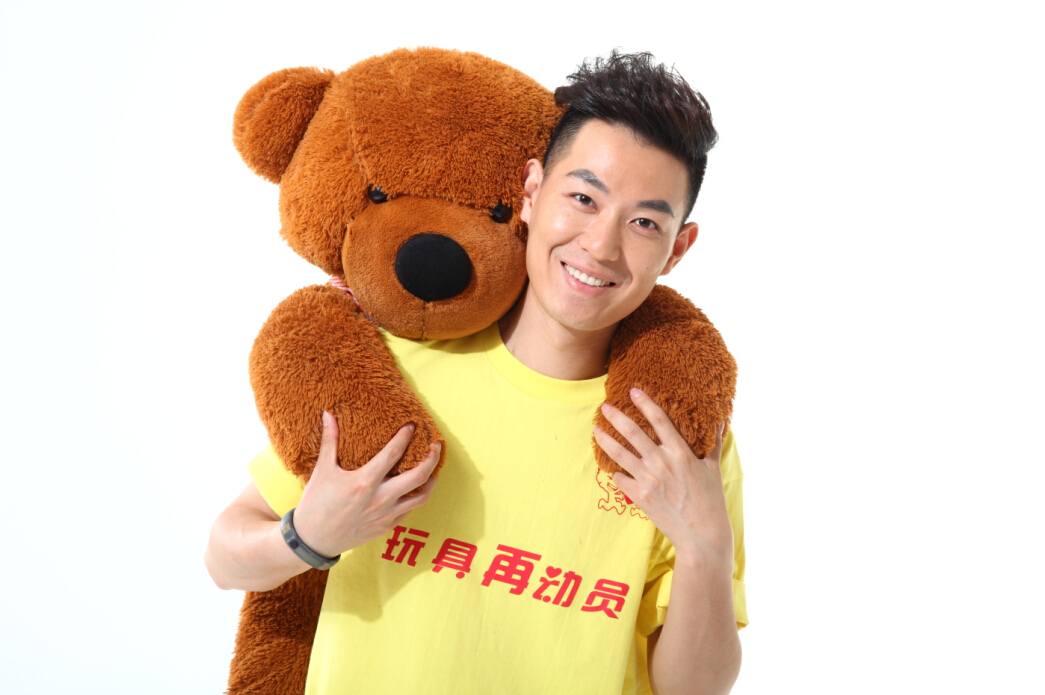  p data-id="gnbxhvgv6y">霍小雷(主持名:毛毛虫)1981年9月30日出生于