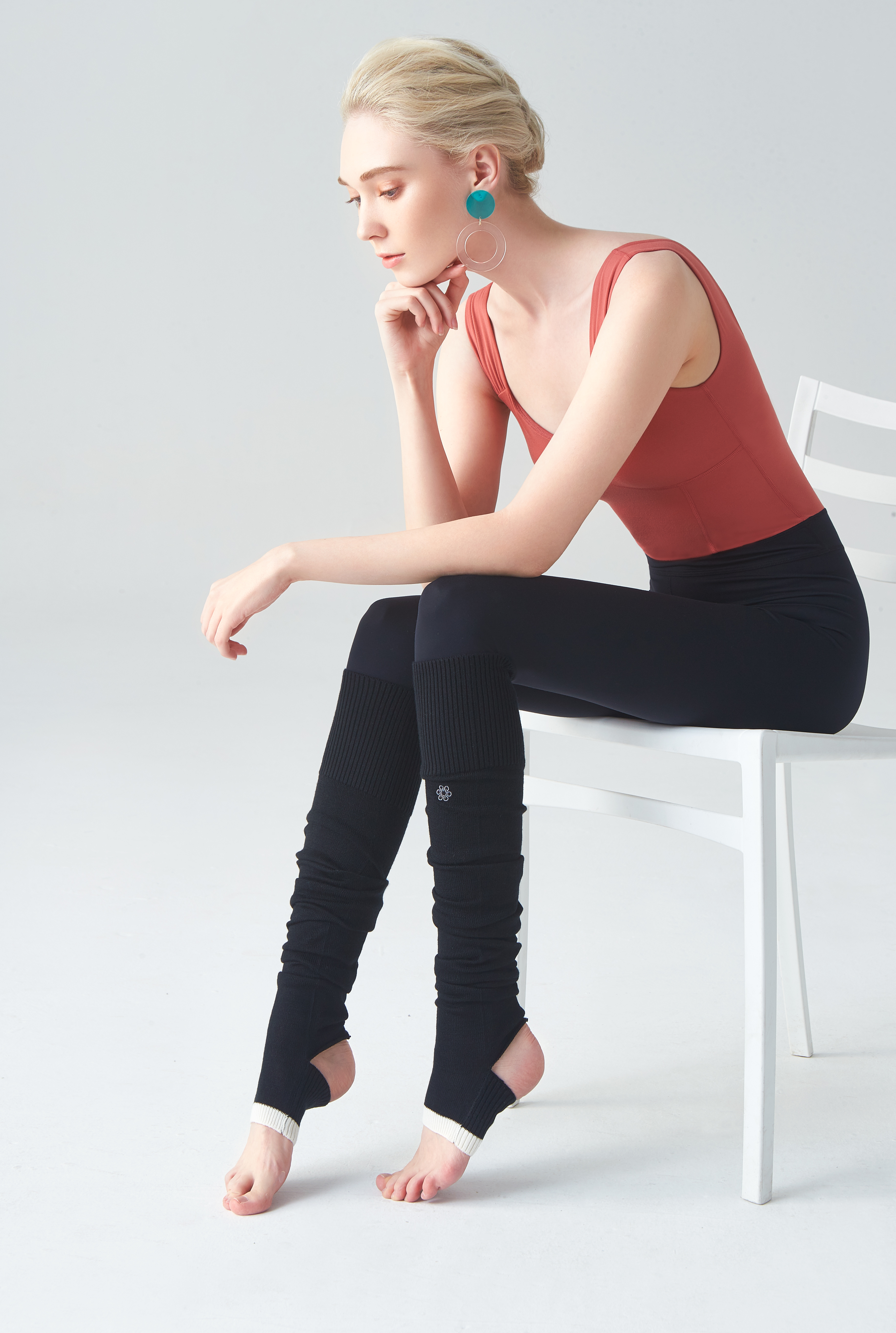 生产,销售为一体,深受大陆,香港,台湾,欧美及东南亚等地区瑜伽练习者