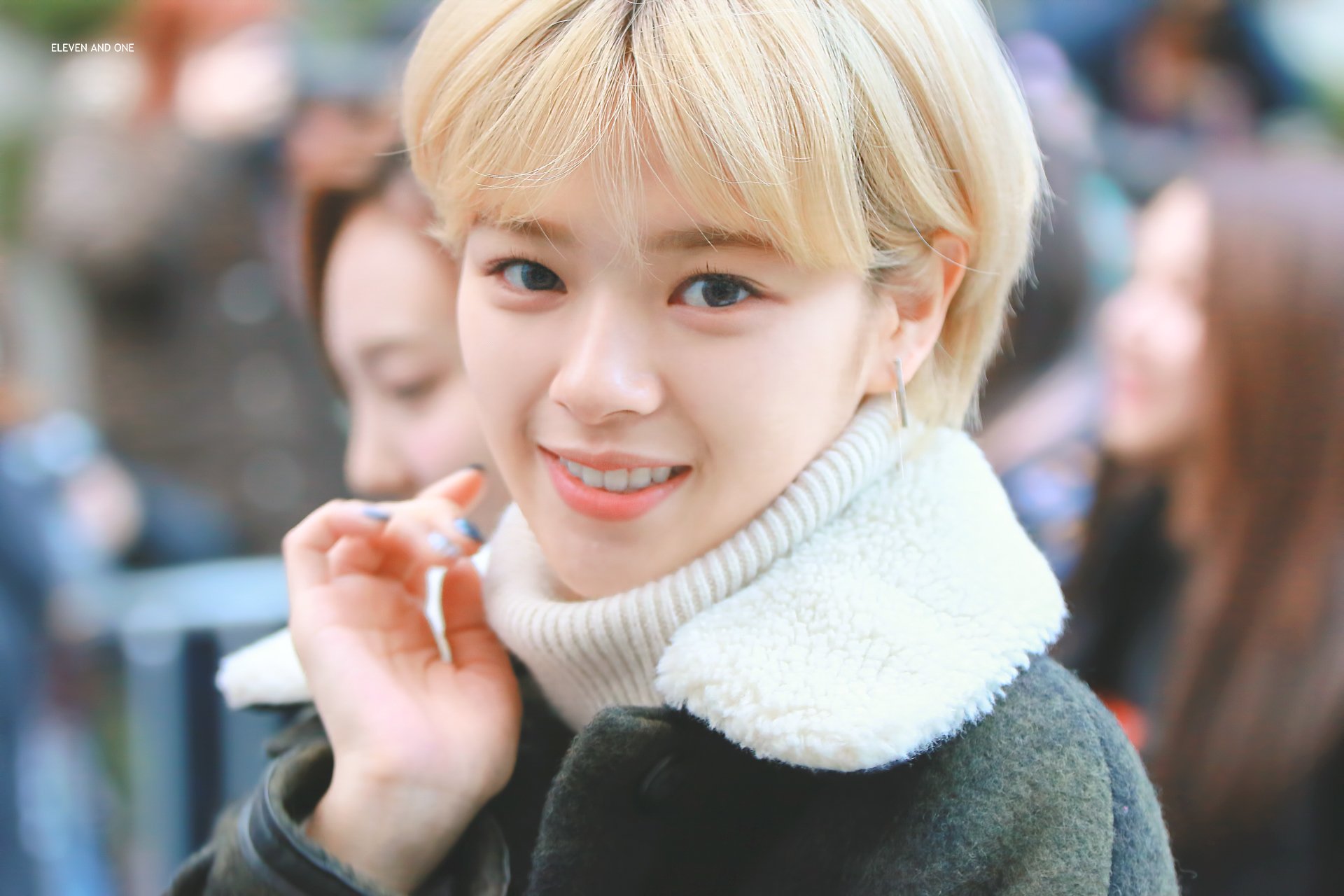  p>俞定延,1996年11月1日出生于韩国水原市,韩国女歌手,女子演唱组合 