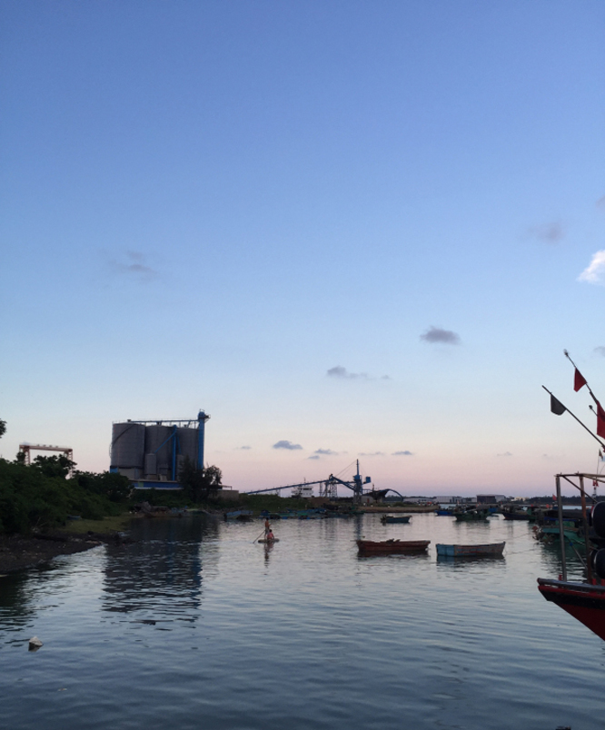 金牌港,旧称红牌港,位于 a target="_blank" href="/item/临高县