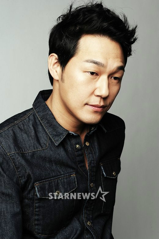  p>朴成雄(         ),1973年1月9日出生,毕业于韩国外国语大学法律