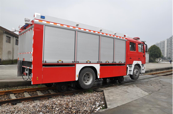  p>路轨两用消防车,也叫地铁消防车,专业用于地铁消防作业,也可用于