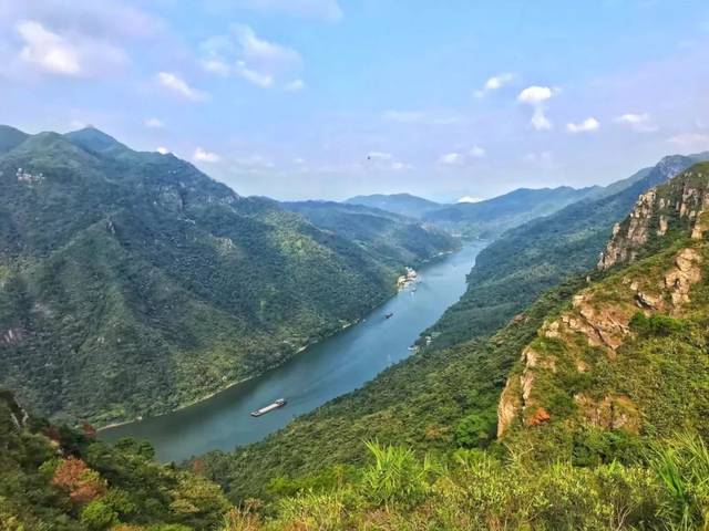  p>飞来峡,飞来峡又名禺峡,中宿峡,清远峡,珠江水系干流北江河道中的