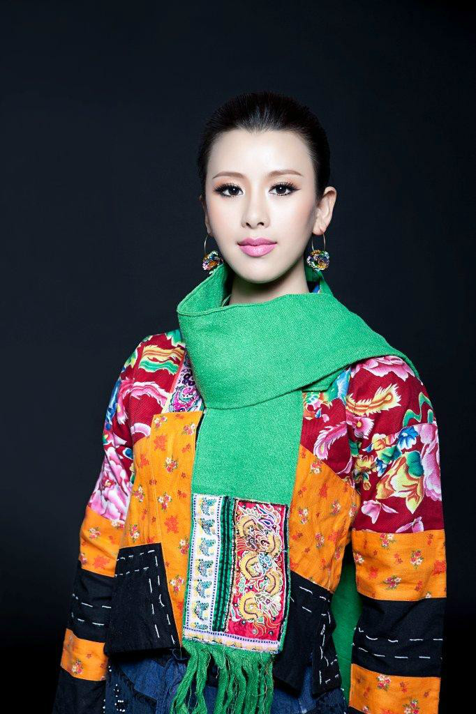  p data-id="gnwxjy7fnt">王雅洁,女,空政文工团优秀青年歌手,出生于