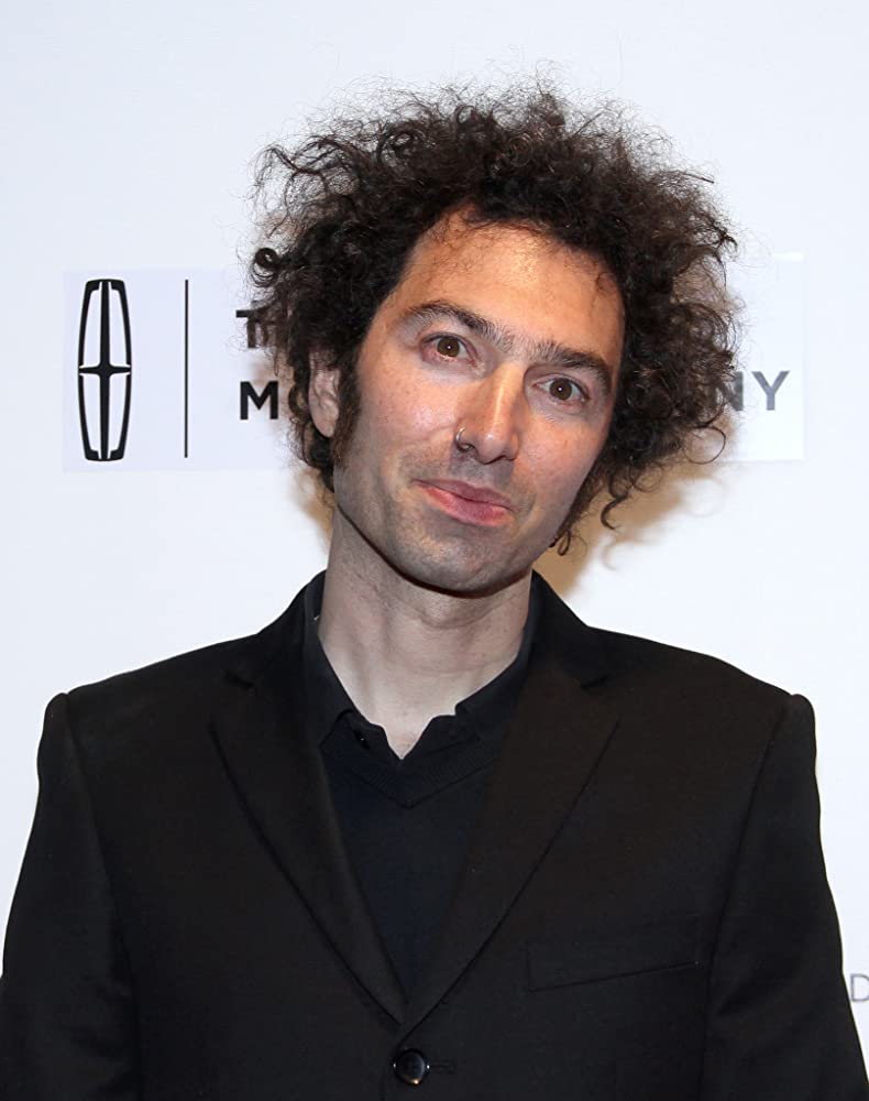 阿扎泽·雅各布斯是美国导演,演员.