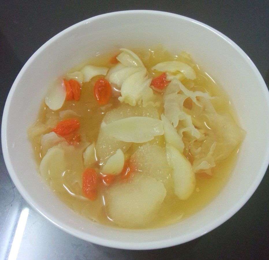 银耳百合猪骨汤