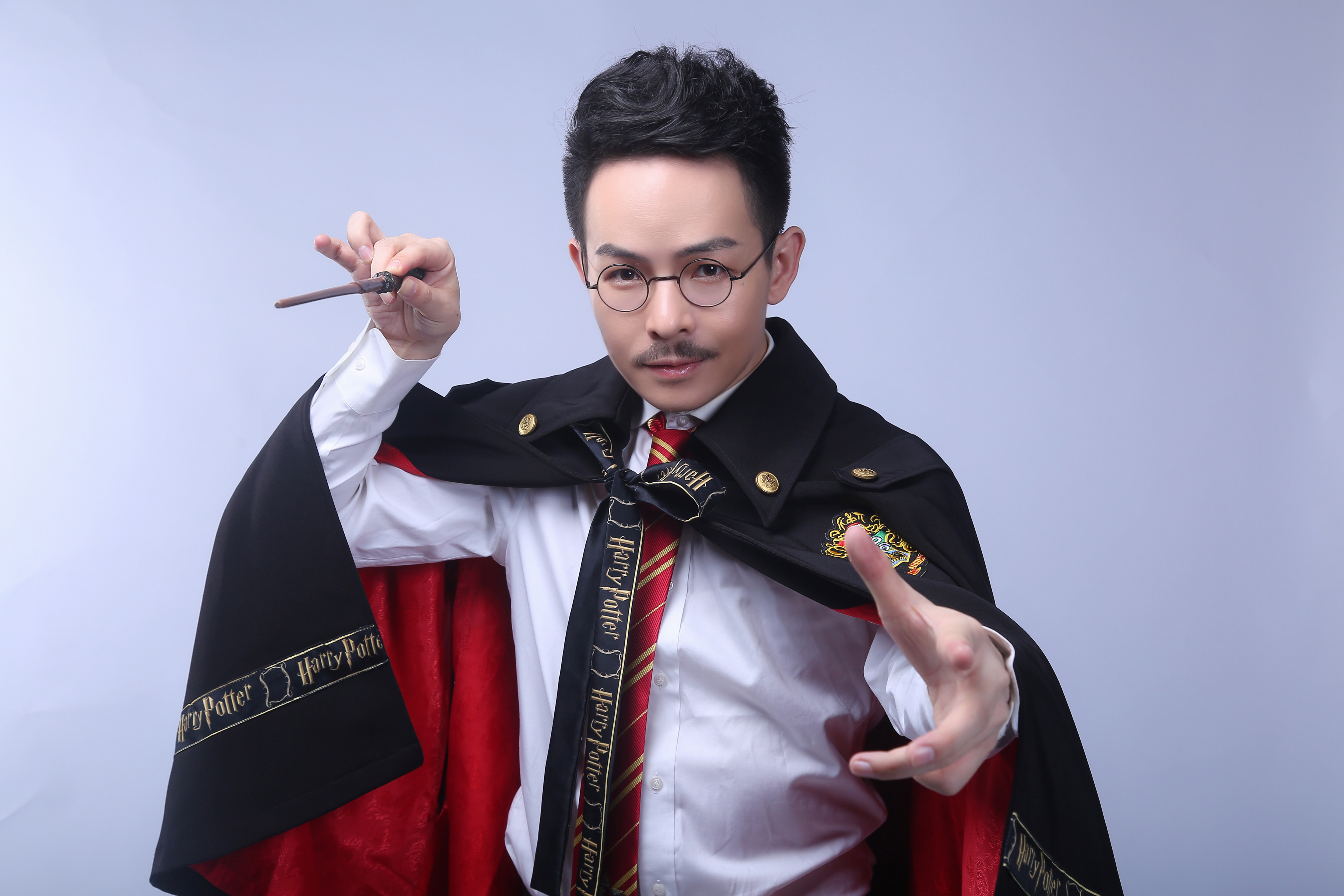  p data-id="go4abw5wna">吴曌,文化和旅游部艺术司专业魔术师, span