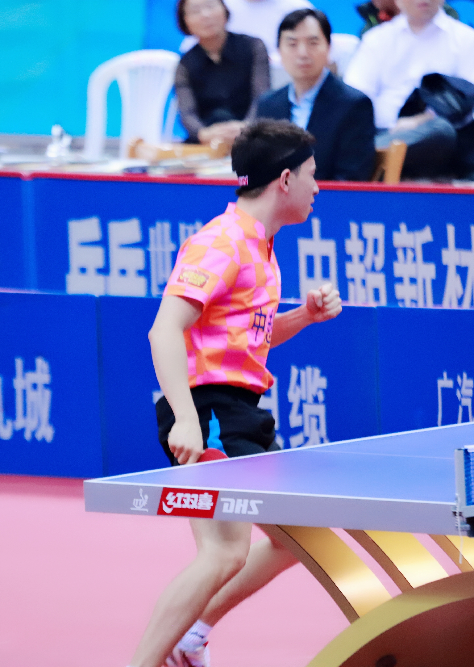 中国第一个乒乓球冠军(中国第一个乒乓球冠军是哪一年)