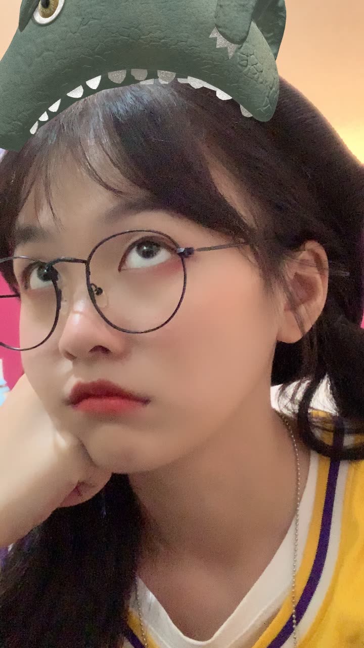  p data-id="gnwz9vf5sn">陈逗逗,本名陈晓敏