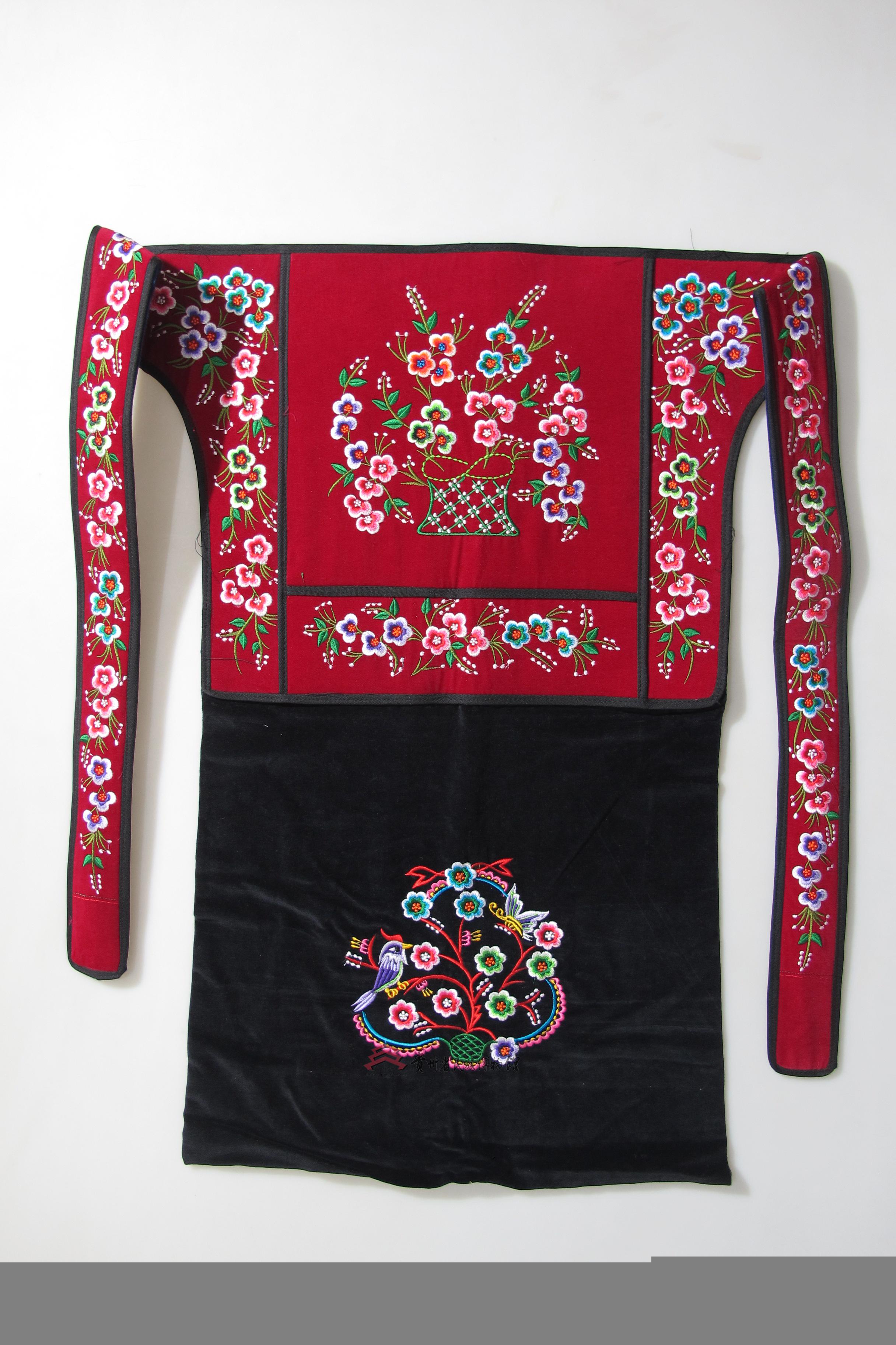 当代雷山苗族机绣小花纹背带