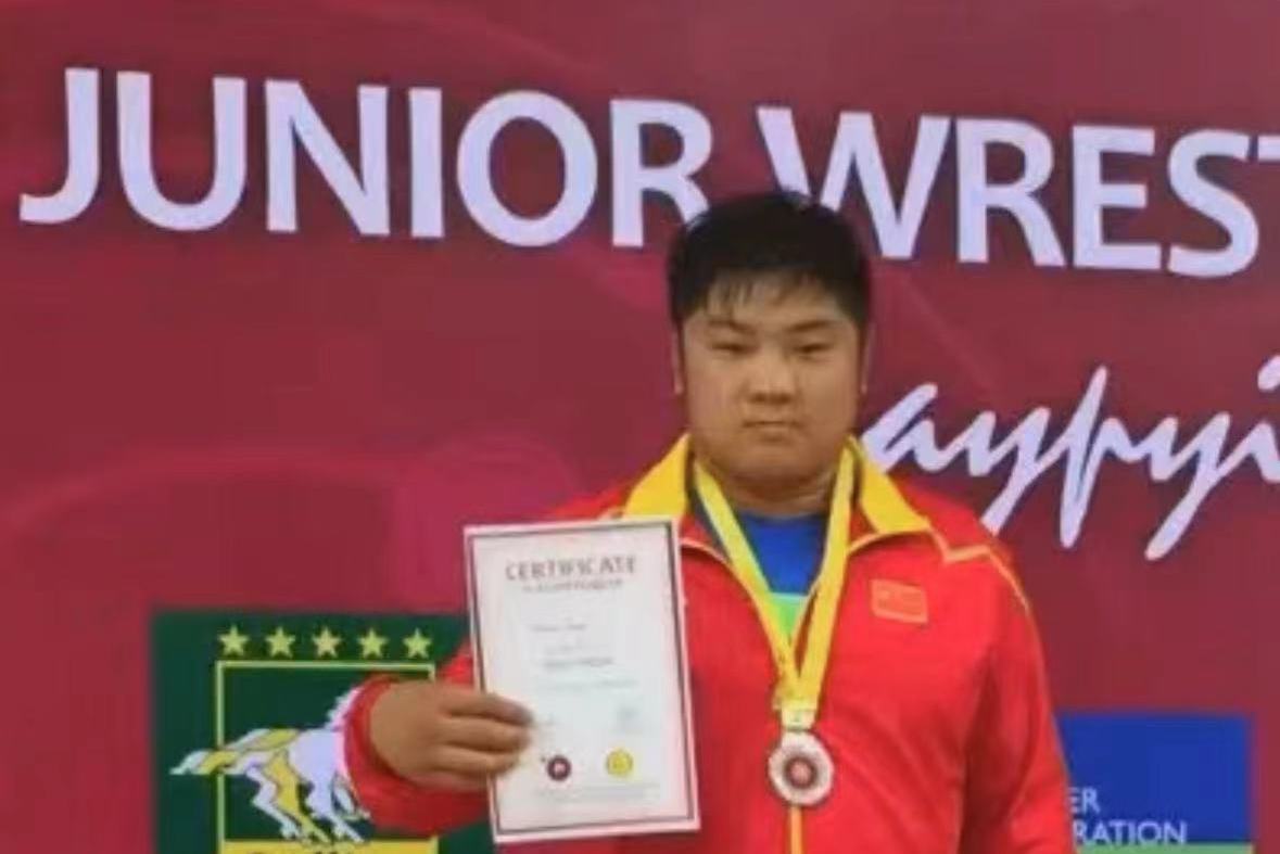  p data-id="gnww6bbl5l">张涛,男,山西人,2014年全国青年锦标赛摔跤