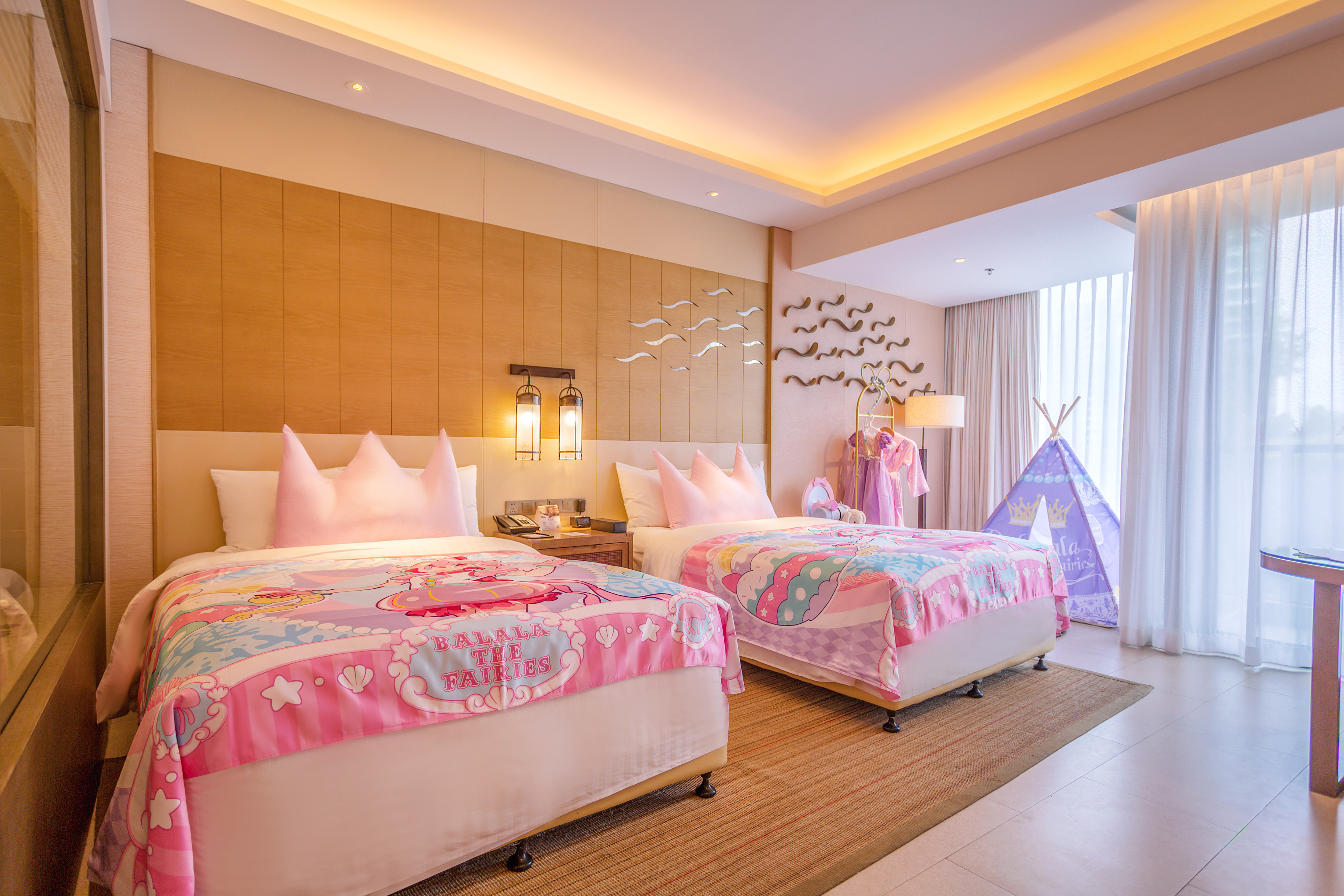 酒店由原酷芽亲子房品牌升级而来,是要出发周边游推出的亲子度假服务