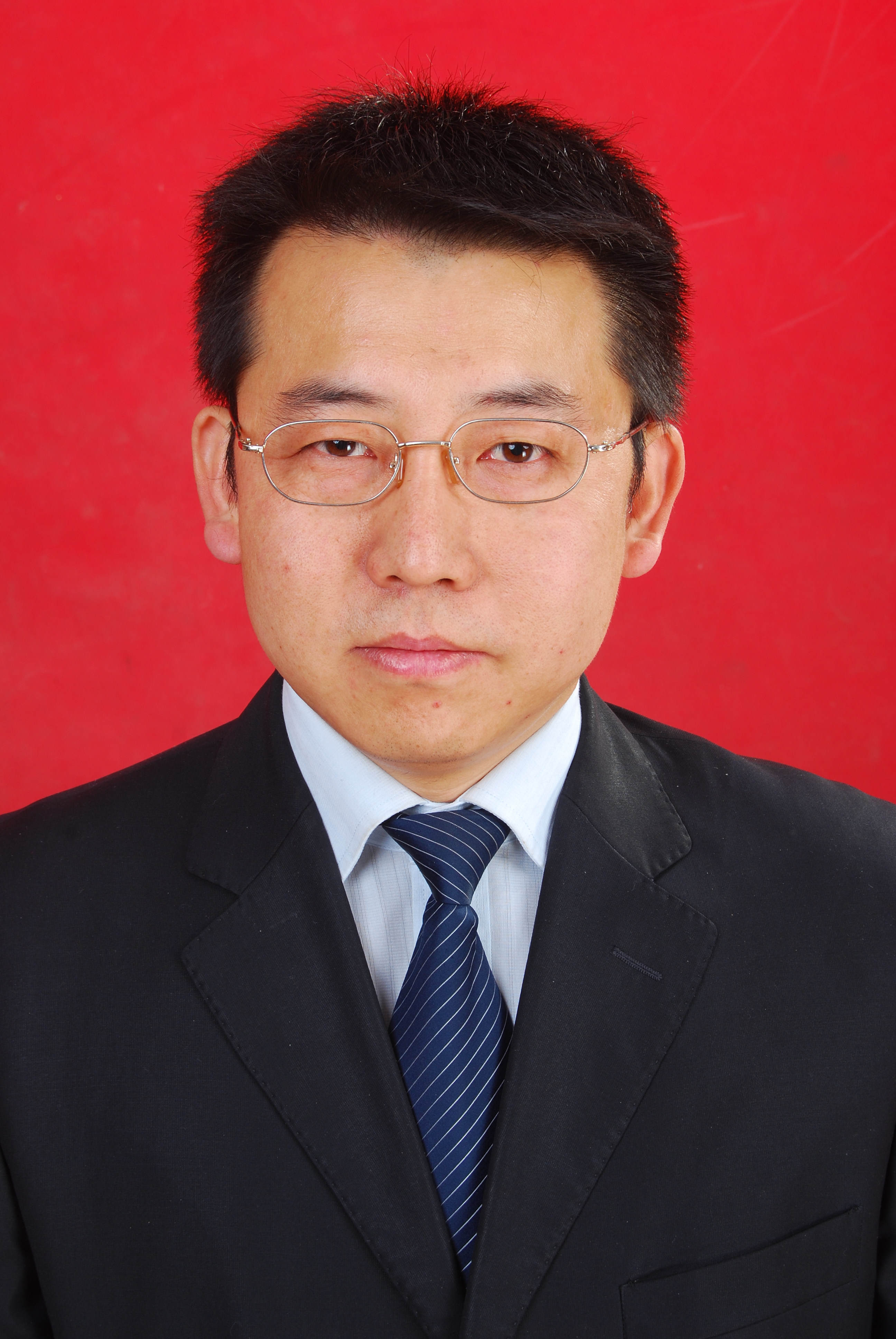 现任陕西省西安市新城区城中村和棚户区改造事务中心党委书记,主任