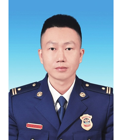  p>张小龙,1988年5月出生,现任化州市消防救援大队党委书记,政治教导