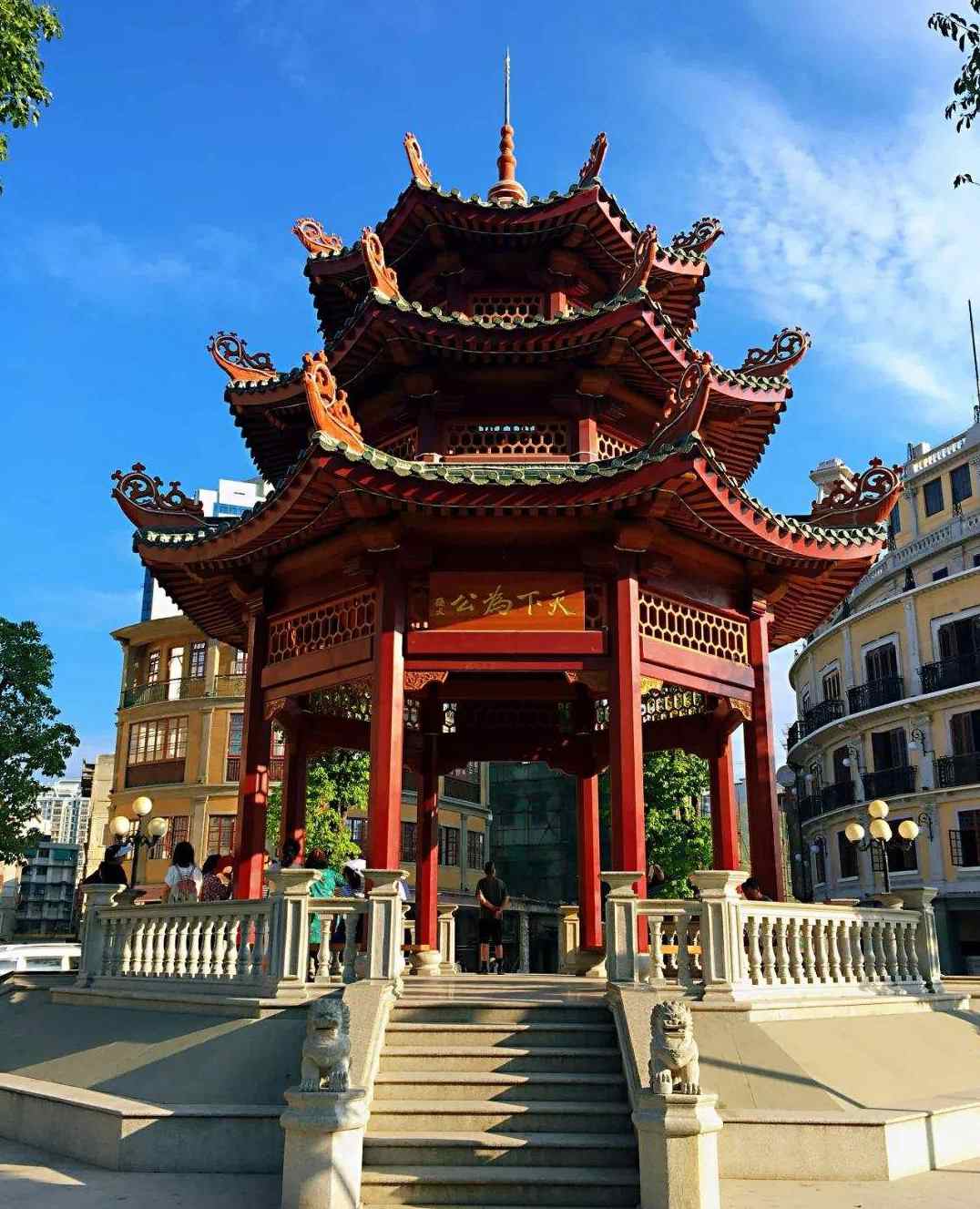  p data-id="gnb46t4qrd">中山纪念亭位于汕头市小公园内,公园始建于