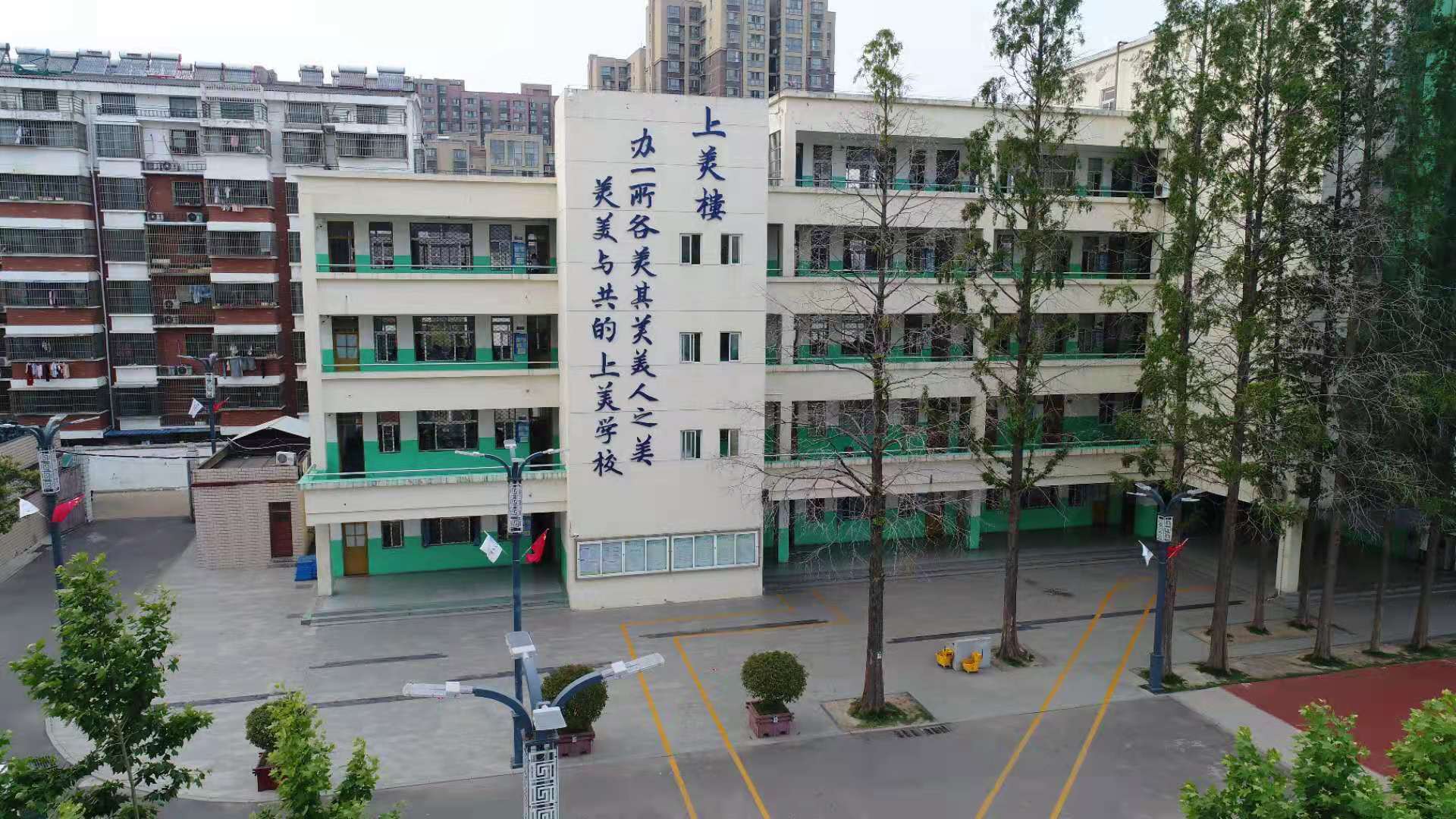  p>睢宁县第二中学,是全县规模最大的公办初级中学.