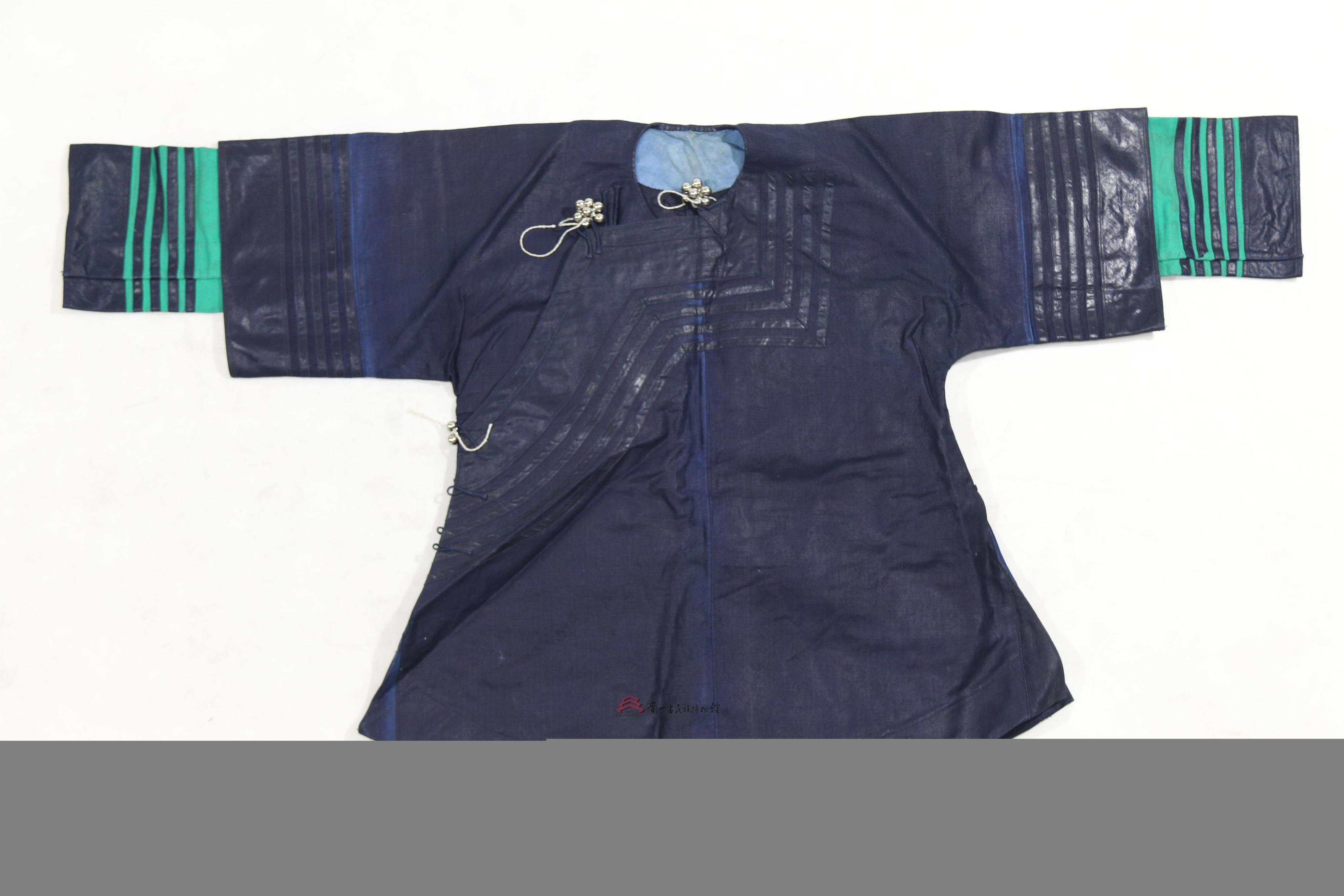 当代兴义布依族蓝靛染右衽女大襟衣