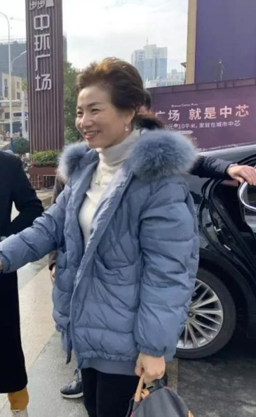  p>张海霞,步步高投资集团股份有限公司董事长. /p>