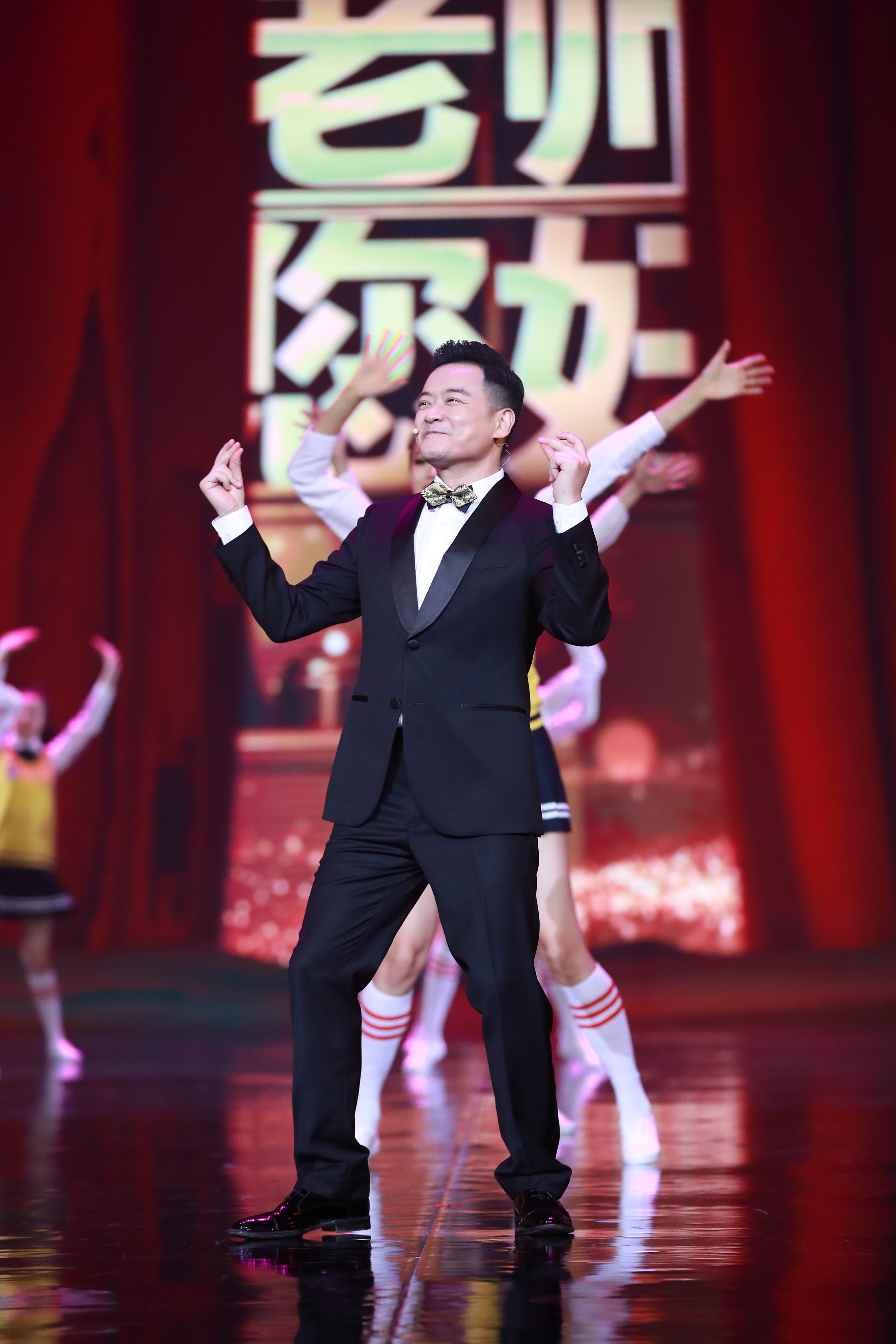  p>李佳明,1975年10月10日出生于新疆库尔勒,中共党员,中央广播电视总