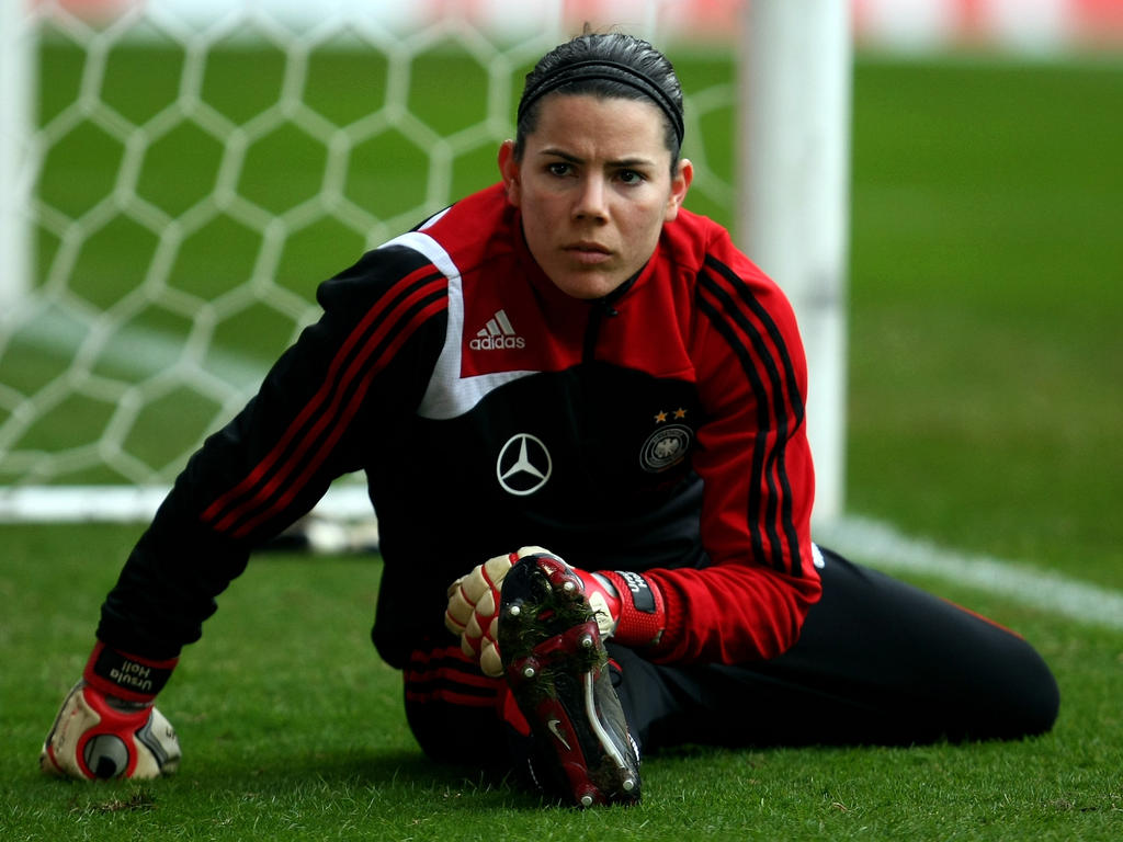 乌尔苏拉·霍尔