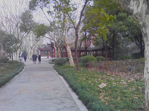 zfq8h">建国公园位于 a target="_blank" href="/item/哈尔滨/177863"