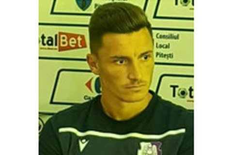  p data-id="gn09fvi7al">尼哥拉尔·穆萨特