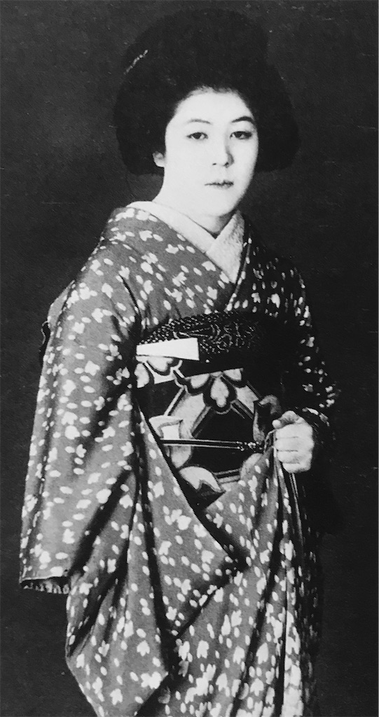  p data-id="txs5nant2a5o">小山初代(1912年3