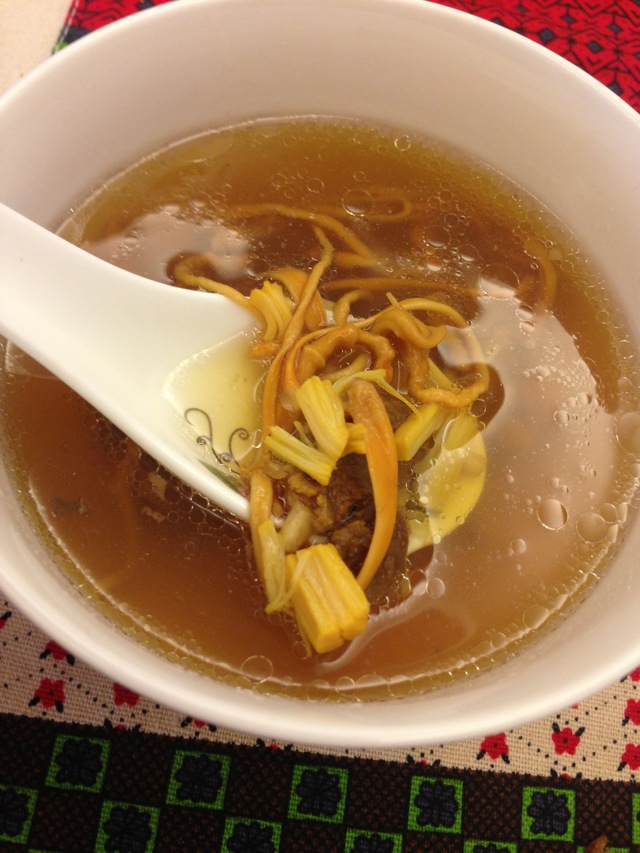 黄花菜干贝煲龙骨