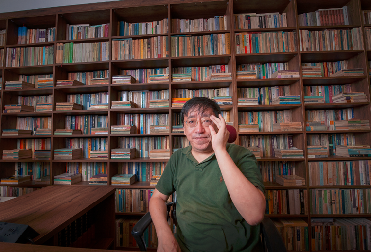 走进北大学者的书房：“书痴”张帆_百科TA说
