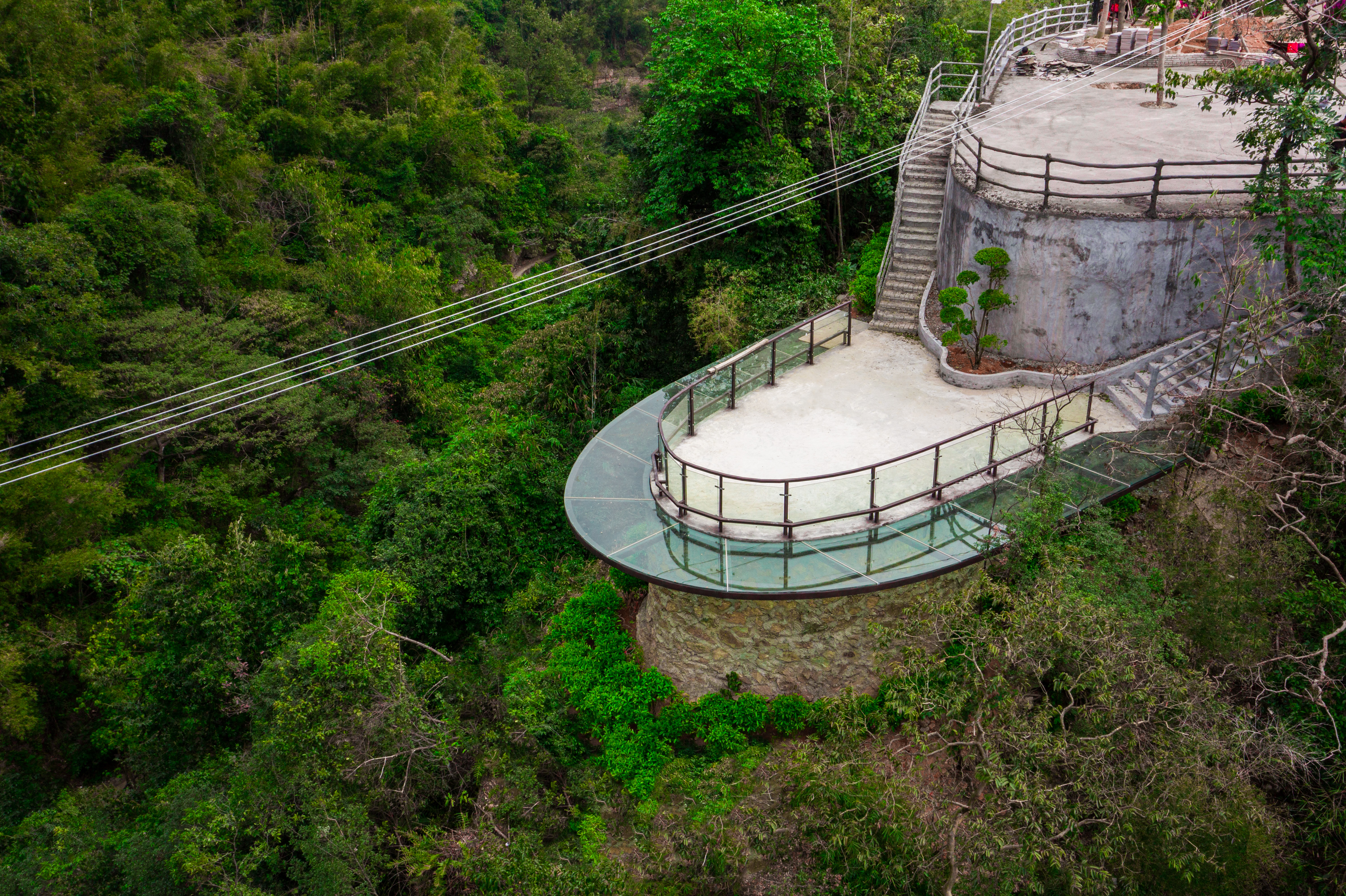  p>笔架山旅游区,位于清远市清新区笔架山林场,距离市区约5公里,笔架
