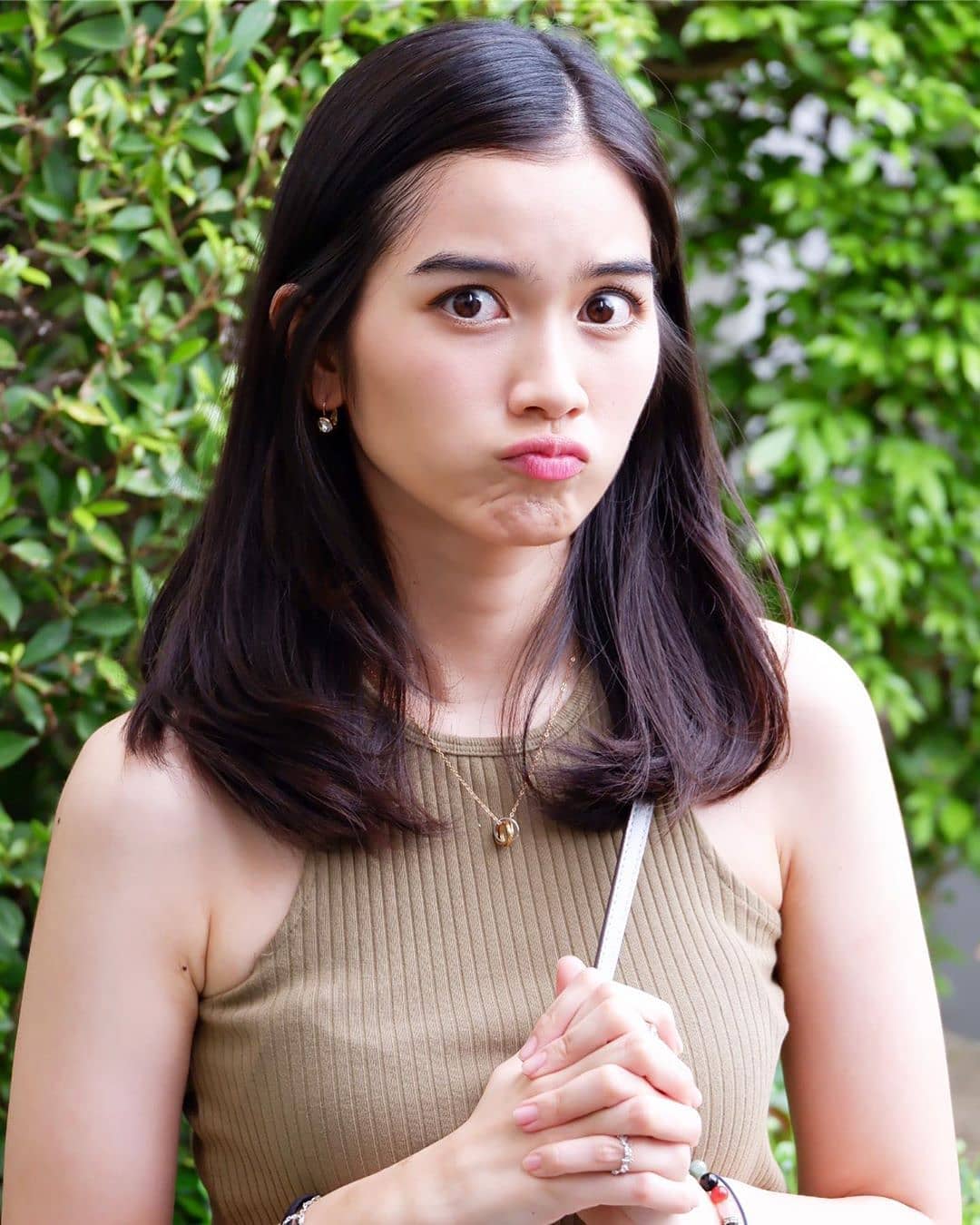 1997年4月6日出生于泰国曼谷,泰国七台签约女演员,毕业于 a target="