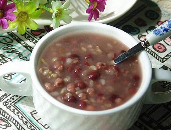  p>薏仁糙米粥是一道美味的菜肴. /p>