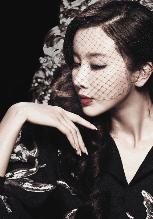  p>孙菲菲,1981年2月21日出生于陕西省西安市,中国内地女演员,毕业于 