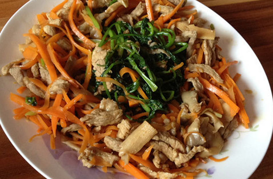 胡萝卜平菇炒香菜