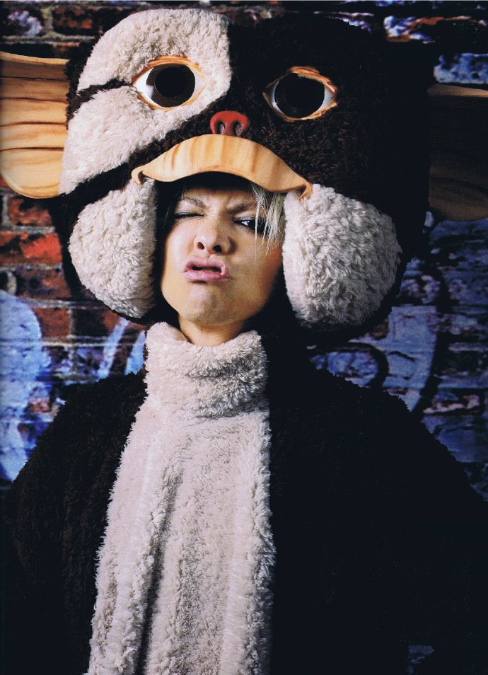  p>hyde,本名"宝井秀人",1969年1月29日出生于日本和歌山县和歌山市.