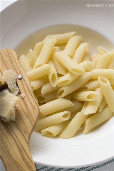  p>通心粉亦称通心面,在国外已是极普通的面制品之一,我国 a target="