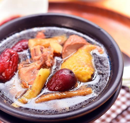 当归红枣煲鸭汤