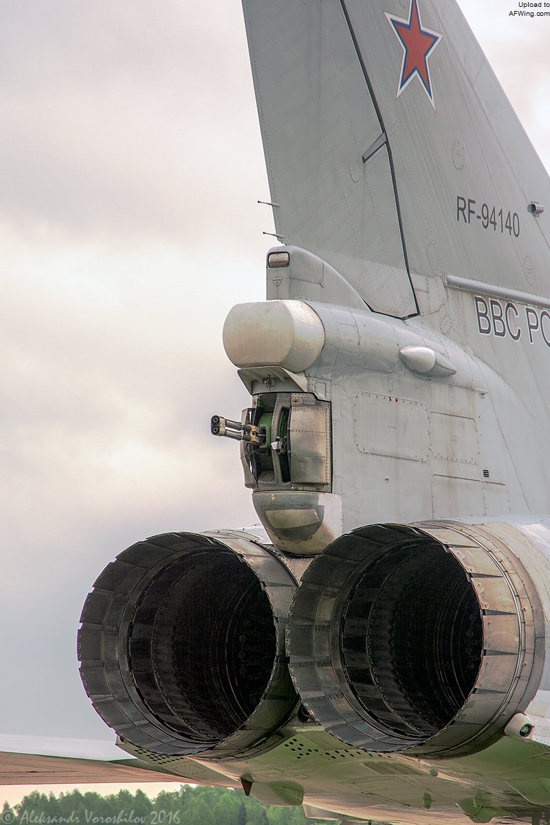 qsd6w">图-22m轰炸机(俄文:Ту-22М,英文:tu-22m,北约代号:backfire