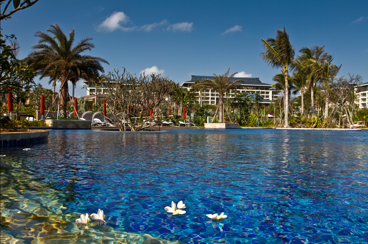  p>三亚海棠湾9号温泉度假酒店位于素有"东方夏威夷"美誉的 a href="